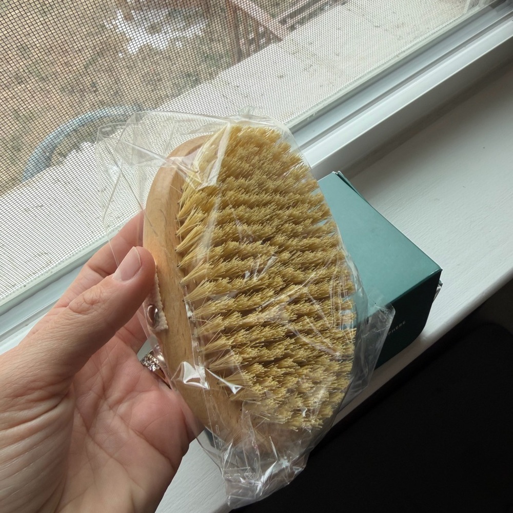 Brand New OSEA Malibu Dry Brush - Picture 3 of 5